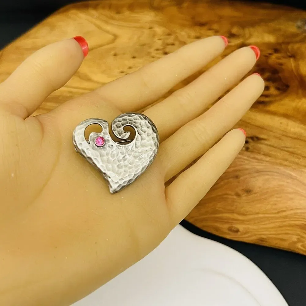 Vintage Art Heart DD Dominick Avellino Hammered Silver Pink Stone Brooch 4098